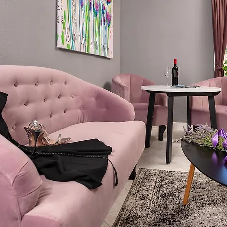 公寓 Kampanel 10 *